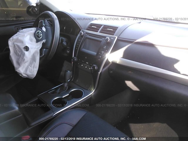 4T1BF1FK7GU217730 - 2016 TOYOTA CAMRY LE/XLE/SE/XSE BLACK photo 5