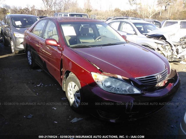 4T1BE32K95U426548 - 2005 TOYOTA CAMRY LE/XLE/SE RED photo 1