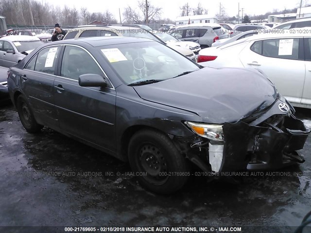 4T1BK3EK2BU124907 - 2011 TOYOTA CAMRY SE/LE/XLE SILVER photo 1
