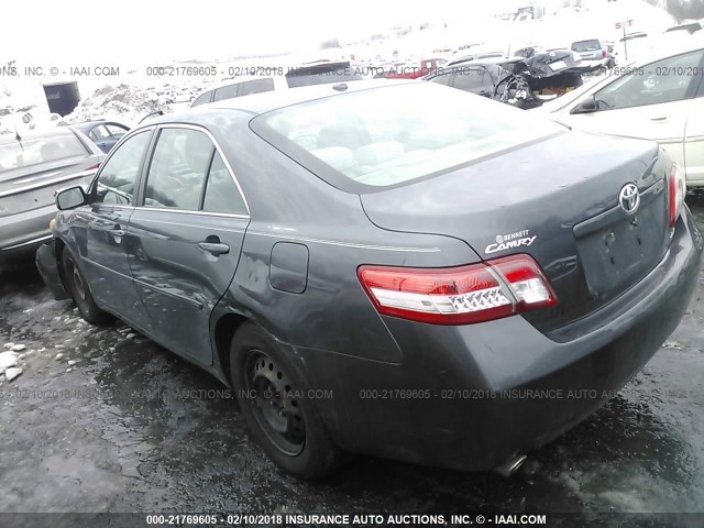 4T1BK3EK2BU124907 - 2011 TOYOTA CAMRY SE/LE/XLE SILVER photo 3