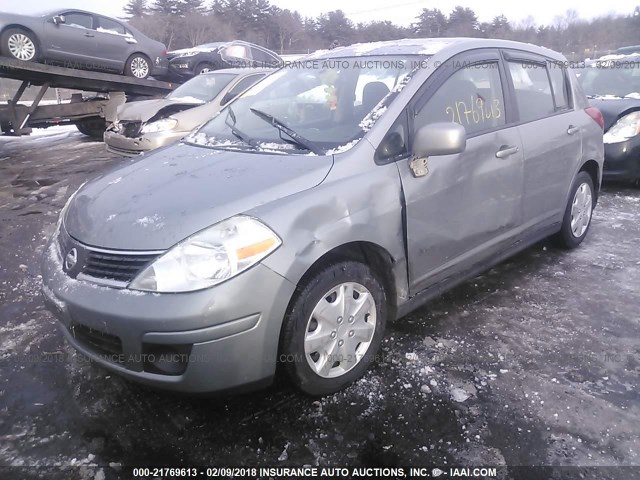 3N1BC13E98L463365 - 2008 NISSAN VERSA S/SL GRAY photo 2