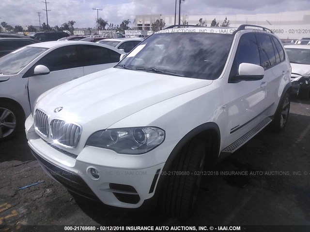5UXZW0C51D0B90590 - 2013 BMW X5 XDRIVE35D WHITE photo 2