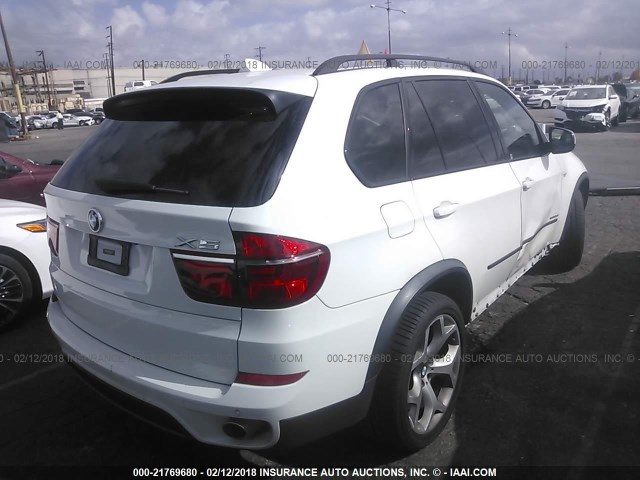 5UXZW0C51D0B90590 - 2013 BMW X5 XDRIVE35D WHITE photo 4