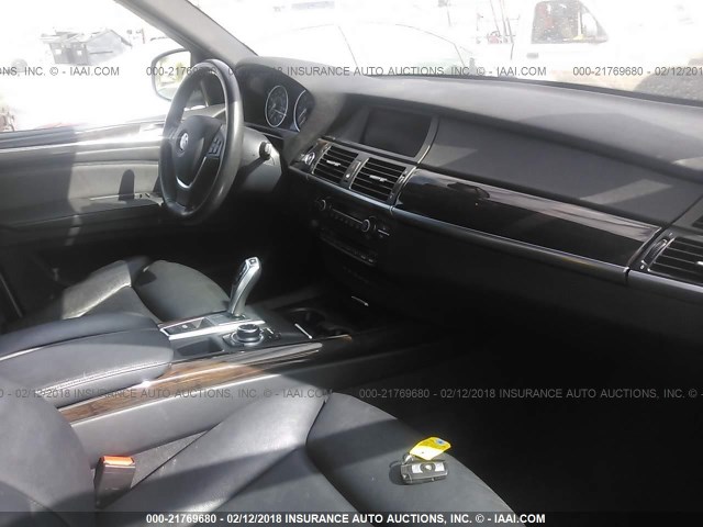 5UXZW0C51D0B90590 - 2013 BMW X5 XDRIVE35D WHITE photo 5