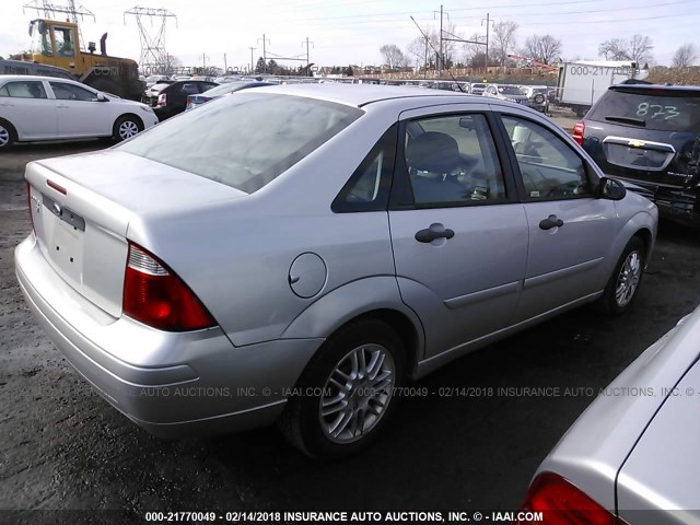 1FAFP34N87W112006 - 2007 FORD FOCUS ZX4/S/SE/SES 银色 照片 4