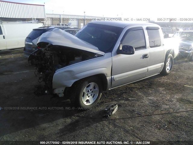 1GCEC19Z07Z138440 - 2007 CHEVROLET SILVERADO C1500 SILVER photo 2