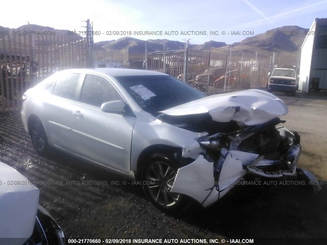 4T1BF1FK4FU111573 - 2015 TOYOTA CAMRY LE/XLE/SE/XSE WHITE photo 1