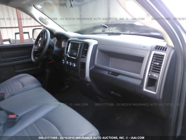 1C6RR7FG1GS417952 - 2016 RAM 1500 ST GRAY photo 5