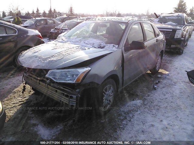 1FAHP35N28W242405 - 2008 FORD FOCUS SE/SEL/SES SILVER photo 2