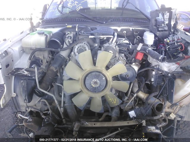 1GCHK23D87F125651 - 2007 CHEVROLET SILVERADO K2500 HEAVY DUTY WHITE photo 10