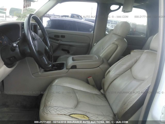 1GNEK13T55R199438 - 2005 CHEVROLET TAHOE K1500 WHITE photo 5