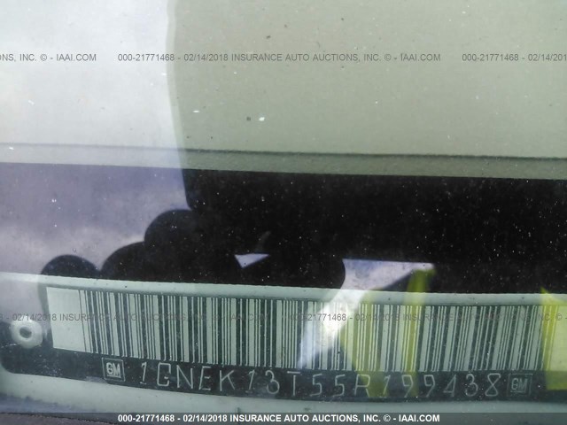 1GNEK13T55R199438 - 2005 CHEVROLET TAHOE K1500 WHITE photo 9