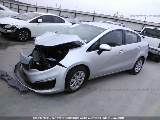 KNADM4A37H6026879 - 2017 KIA RIO LX Արծաթագույն լուսանկար 2
