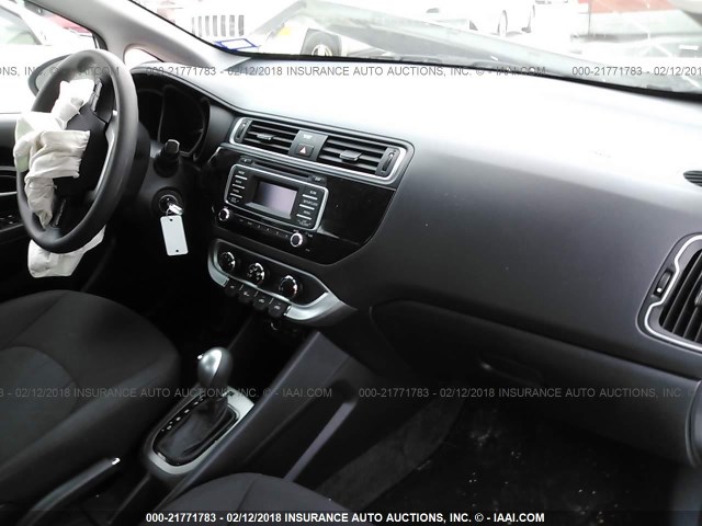 KNADM4A37H6026879 - 2017 KIA RIO LX Արծաթագույն լուսանկար 5