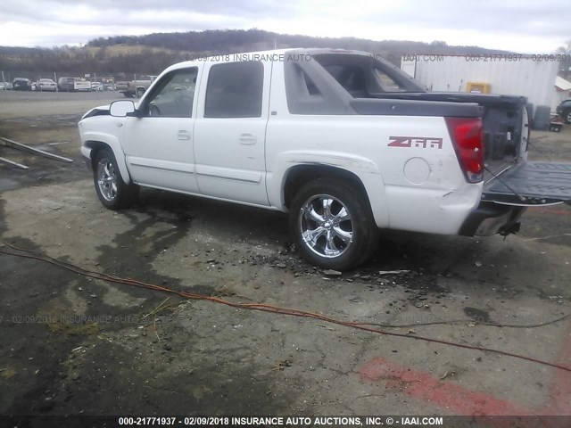 3GNEC12Z75G126218 - 2005 CHEVROLET AVALANCHE C1500 WHITE photo 3