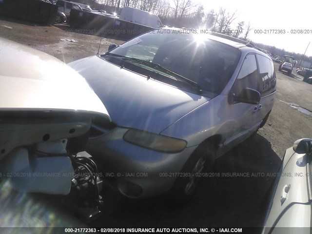 2B4GP45G7YR638915 - 2000 DODGE CARAVAN SE/SPORT SILVER photo 2