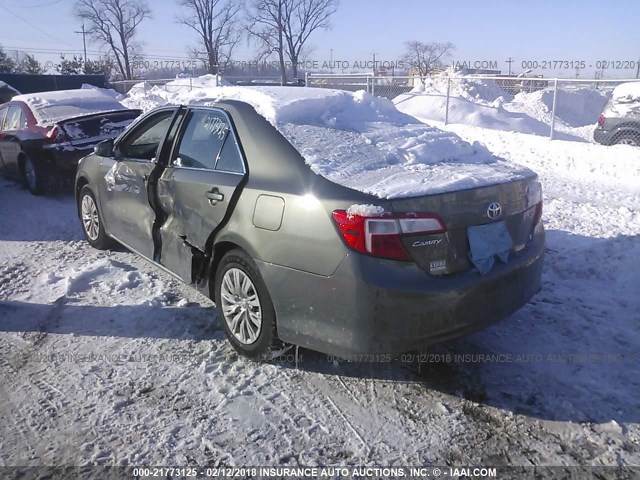 4T1BF1FK7CU554845 - 2012 TOYOTA CAMRY SE/LE/XLE GRAY photo 3