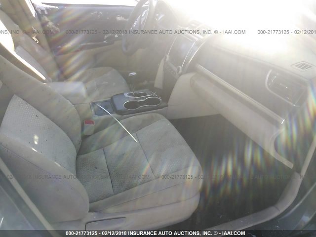 4T1BF1FK7CU554845 - 2012 TOYOTA CAMRY SE/LE/XLE Серый фото 5