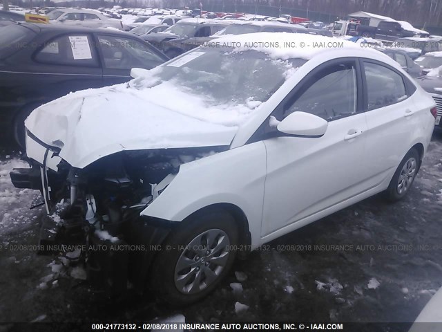 KMHCT4AEXGU050764 - 2016 HYUNDAI ACCENT SE WHITE photo 2