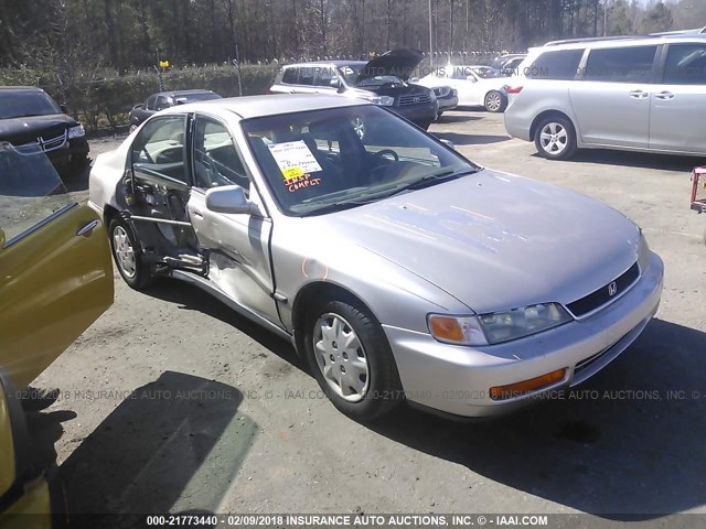 1HGCD5639TA297494 - 1996 HONDA ACCORD LX/EX SILVER photo 1