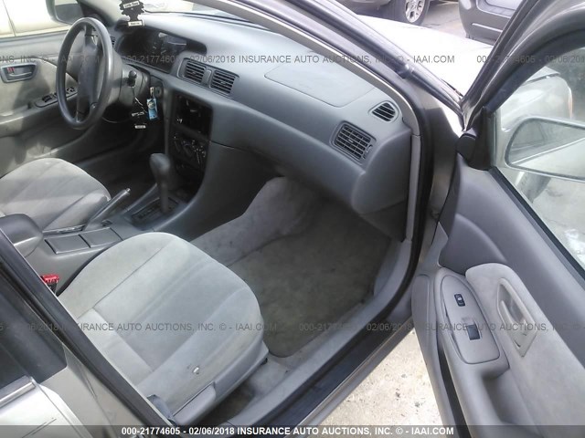 4T1BG22K1XU603620 - 1999 TOYOTA CAMRY CE/LE/XLE 银色 照片 5