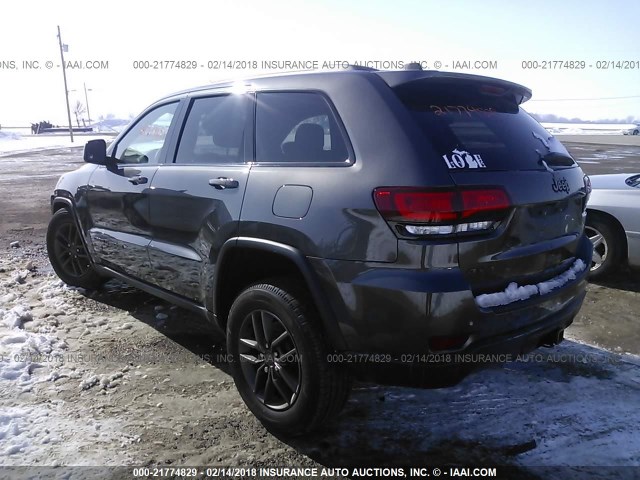 1C4RJFAG6HC624981 - 2017 JEEP GRAND CHEROKEE LAREDO GRAY photo 3