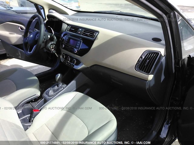 KNADM4A3XH6075154 - 2017 KIA RIO LX Սև լուսանկար 5