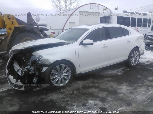 1LNHL9FT2DG601371 - 2013 LINCOLN MKS WHITE photo 2