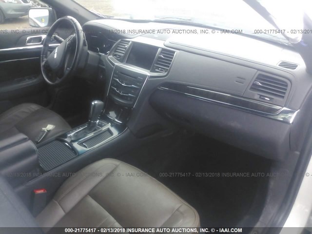 1LNHL9FT2DG601371 - 2013 LINCOLN MKS WHITE photo 5