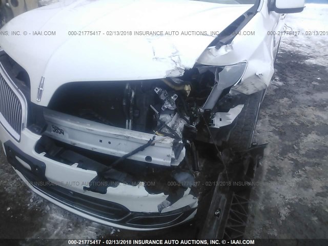 1LNHL9FT2DG601371 - 2013 LINCOLN MKS WHITE photo 6