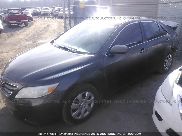 4T1BF3EK7AU047177 - 2010 TOYOTA CAMRY SE/LE/XLE GRAY photo 2