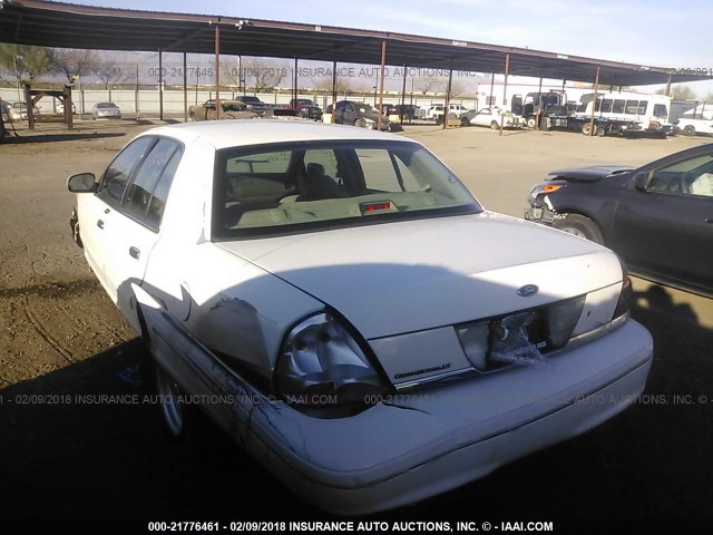 2FAFP74W51X150093 - 2001 FORD CROWN VICTORIA LX WHITE photo 3