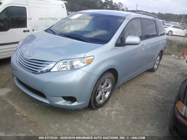 5TDKZ3DCXHS767027 - 2017 TOYOTA SIENNA LE Light Blue photo 2