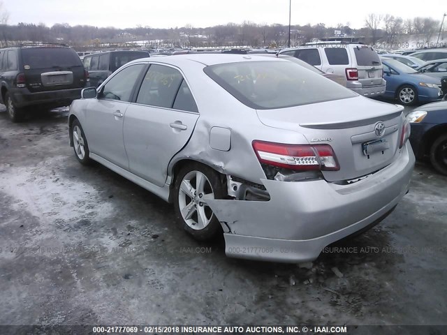 4T1BF3EK9BU200806 - 2011 TOYOTA CAMRY SE/LE/XLE ვერცხლისფერი ფოტო 3