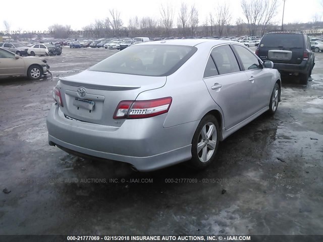 4T1BF3EK9BU200806 - 2011 TOYOTA CAMRY SE/LE/XLE ვერცხლისფერი ფოტო 4
