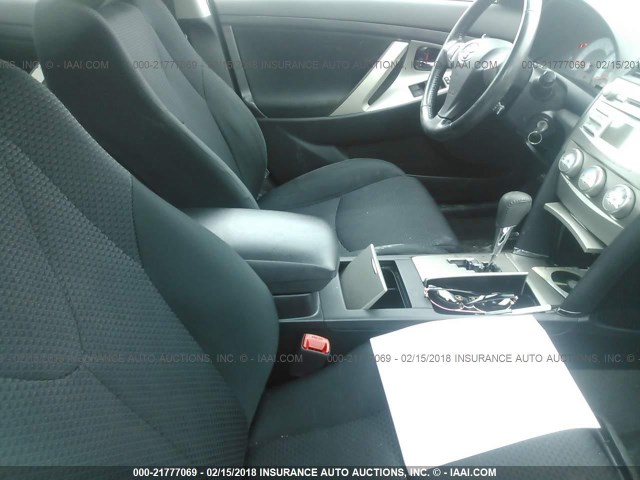 4T1BF3EK9BU200806 - 2011 TOYOTA CAMRY SE/LE/XLE ვერცხლისფერი ფოტო 5