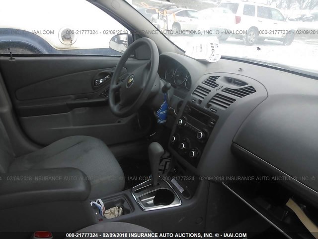 1G1ZS58NX7F206084 - 2007 CHEVROLET MALIBU LS ნაცრისფერი ფოტო 5
