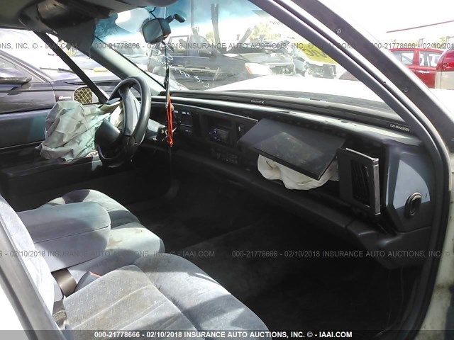 1G4HP52K0WH450683 - 1998 BUICK LESABRE CUSTOM WHITE photo 5