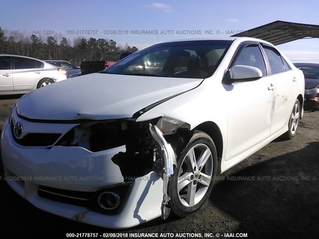 4T1BF1FK6CU546512 - 2012 TOYOTA CAMRY SE/LE/XLE WHITE photo 2