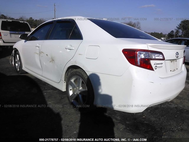 4T1BF1FK6CU546512 - 2012 TOYOTA CAMRY SE/LE/XLE WHITE photo 3