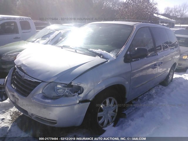 2C4GP54L85R562883 - 2005 CHRYSLER TOWN & COUNTRY TOURING SILVER photo 2