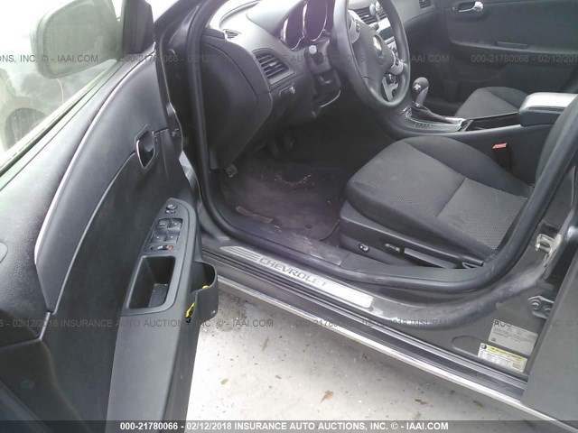 1G1ZC5EB8A4112926 - 2010 CHEVROLET MALIBU 1LT 灰色 照片 5