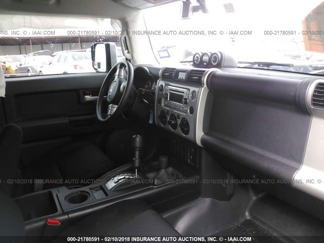 JTEBU4BF6EK208316 - 2014 TOYOTA FJ CRUISER GRAY photo 5