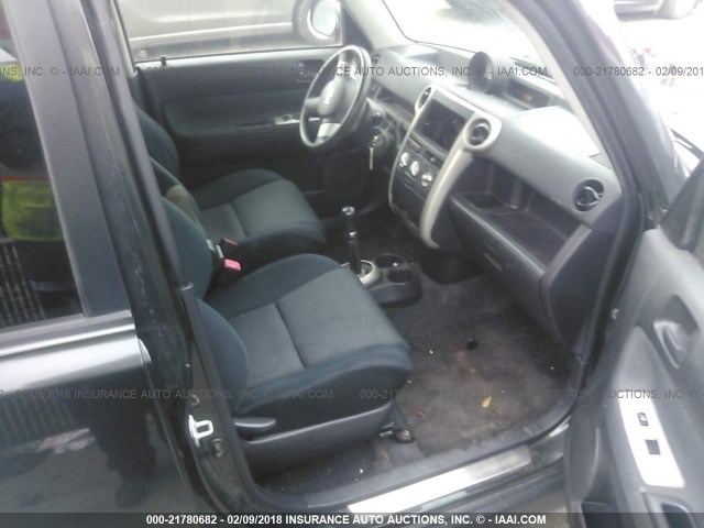 JTLKT334264107704 - 2006 TOYOTA SCION XB შავი ფოტო 5