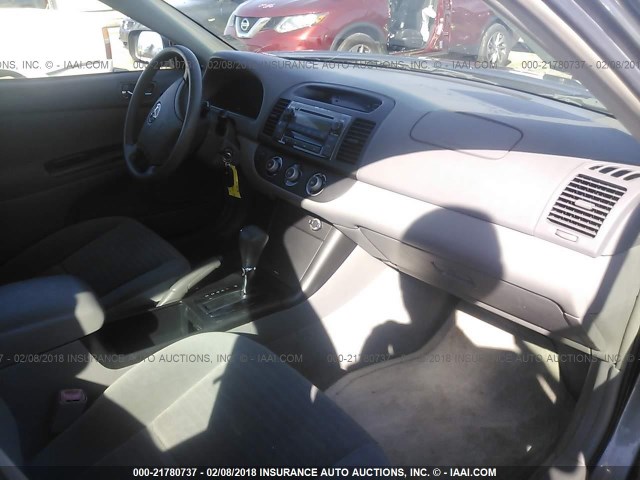 4T1BE32K56U664642 - 2006 TOYOTA CAMRY LE/XLE/SE 灰色 照片 5