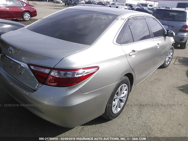 4T4BF1FK1GR518841 - 2016 TOYOTA CAMRY LE/XLE/SE/XSE Gold Foto 4