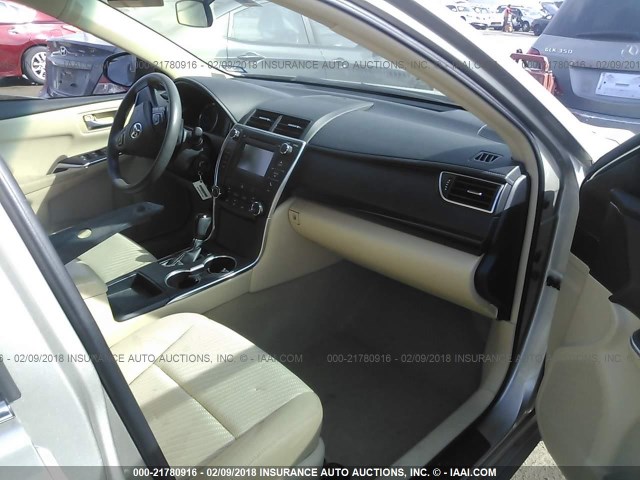 4T4BF1FK1GR518841 - 2016 TOYOTA CAMRY LE/XLE/SE/XSE Gold Foto 5