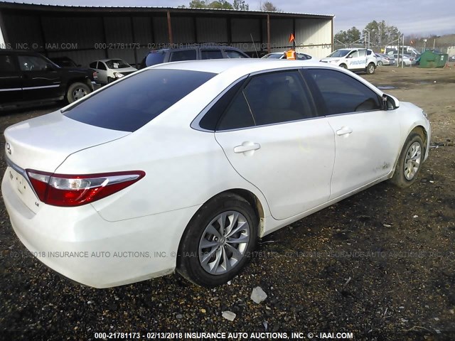 4T4BF1FK9FR480919 - 2015 TOYOTA CAMRY LE/XLE/SE/XSE WHITE photo 4