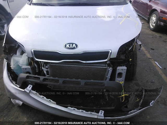 KNDJN2A29G7818023 - 2016 KIA SOUL SILVER photo 6