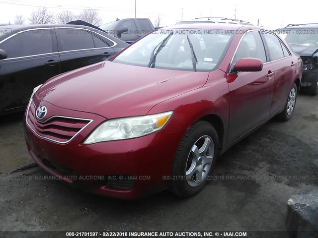 4T1BF3EK3BU640102 - 2011 TOYOTA CAMRY SE/LE/XLE RED photo 2